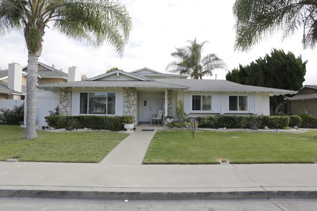 17372 San Luis St in Fountain Valley, CA - Foto de edificio - Building Photo