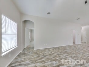 21451 Sullivan Forest Dr in Porter, TX - Foto de edificio - Building Photo