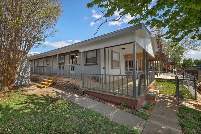 6516 Blue Water Ct in Granbury, TX - Building Photo - Building Photo