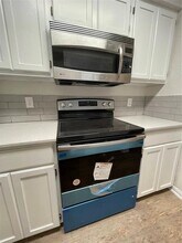 8806 Schick Rd in Austin, TX - Building Photo - Building Photo