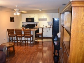 4365 Tahitian Gardens Cir in Holiday, FL - Foto de edificio - Building Photo