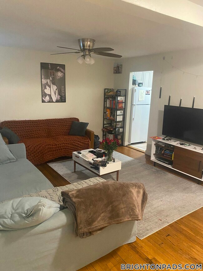 1758 Commonwealth Ave in Boston, MA - Foto de edificio - Building Photo