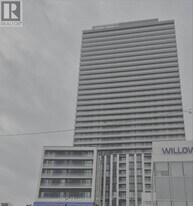 5858 Yonge St in Toronto, ON - Building Photo