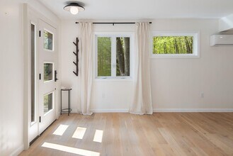 5 S Bedford Rd in Pound Ridge, NY - Building Photo - Building Photo