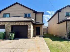 1020 N Colbert St in Dayton, TX - Building Photo