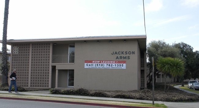 Jackson Arms Apartments in Hayward, CA - Building Photo - Building Photo