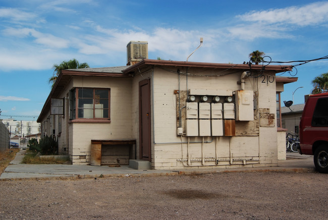 210-220 N 10th St in Las Vegas, NV - Foto de edificio - Building Photo