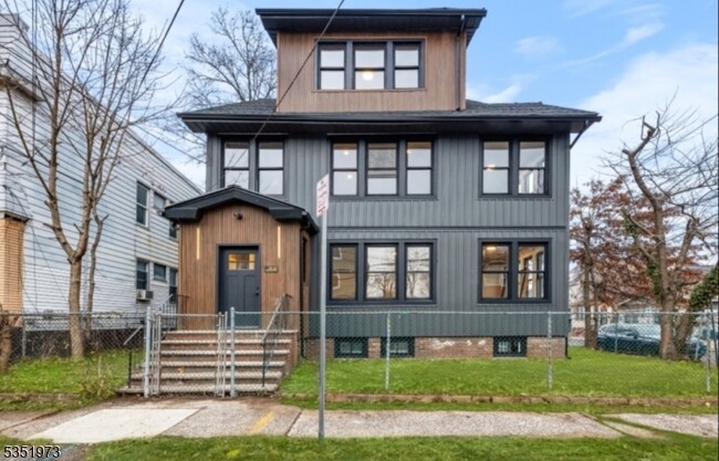 19 Abbotsford Ave