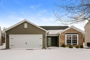 9803 Trail Dr in Avon, IN - Building Photo