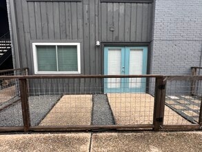 909 Reinli St, Unit 112 in Austin, TX - Foto de edificio - Building Photo
