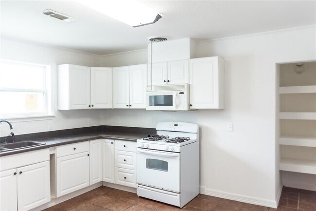 5311 Perry Ave in Galveston, TX - Building Photo - Building Photo