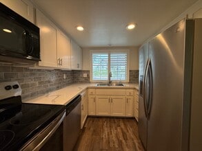 6917 Pear Tree Dr in Carlsbad, CA - Building Photo - Building Photo