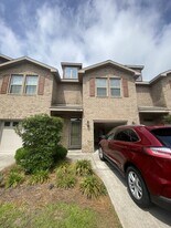 8733 Brown Pelican Cir in Navarre, FL - Building Photo