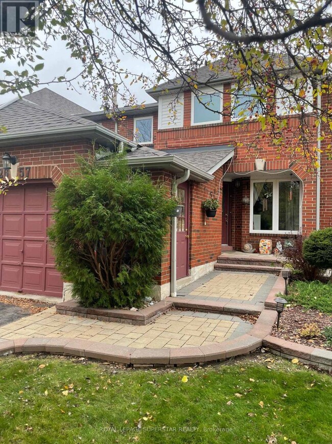 2657 Lindholm Crescent in Mississauga, ON - Building Photo - Building Photo