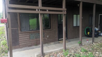 105 Hilltop Dr in Apollo, PA - Building Photo - Building Photo