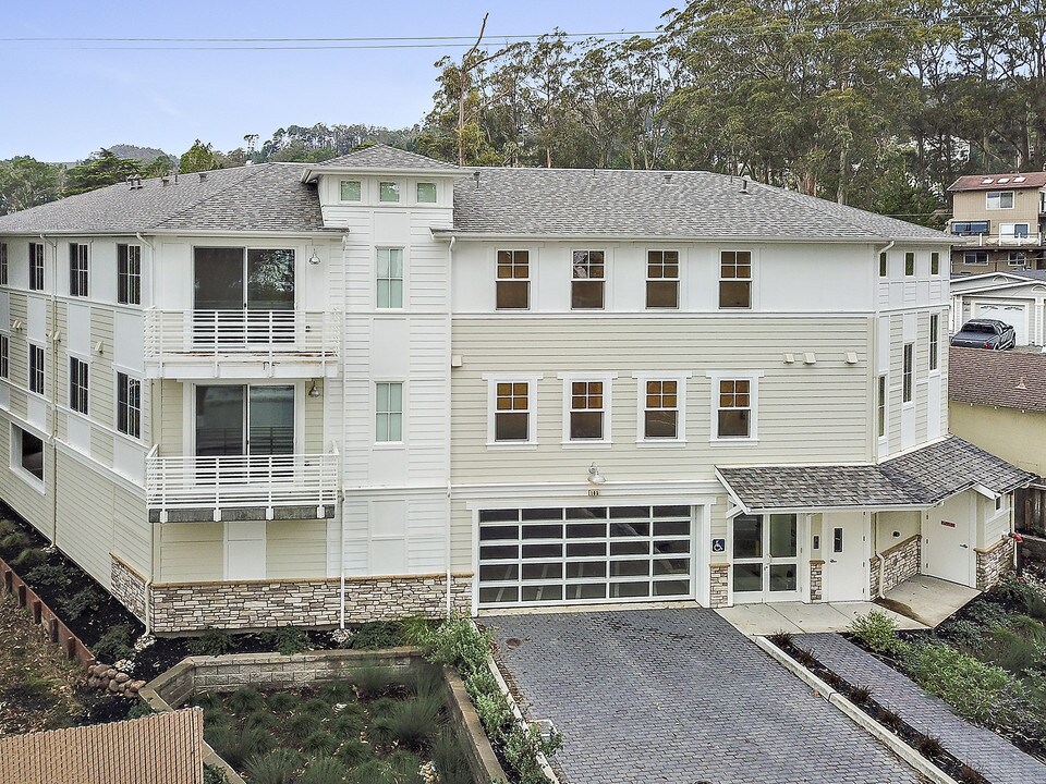 195 Ave Cabrillo-Unit -4 in Half Moon Bay, CA - Foto de edificio