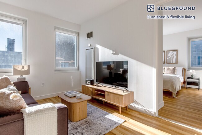 70 W 45th St in New York, NY - Building Photo - Building Photo