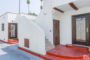 520 W 82nd St in Los Angeles, CA - Building Photo