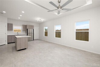 13 N Alexandrite Ave in Edinburg, TX - Foto de edificio - Building Photo