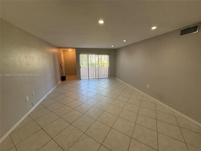 9450 SW 77th Ave in Miami, FL - Building Photo - Building Photo