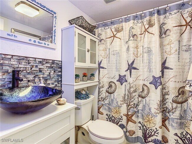 4625 Bayshore Dr in Naples, FL - Building Photo - Building Photo