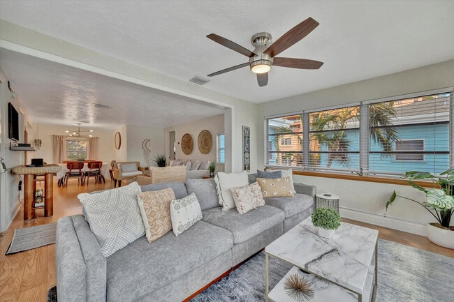 483 E Shore Dr in Clearwater, FL - Building Photo - Building Photo