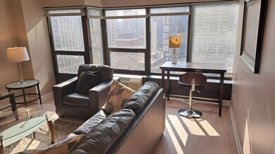 30 E Huron St, Unit 2205 in Chicago, IL - Building Photo - Building Photo
