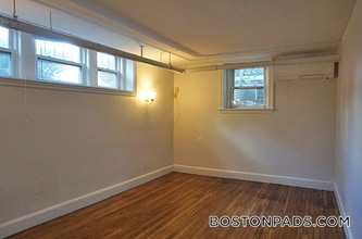 95 Adams St in Waltham, MA - Building Photo - Building Photo