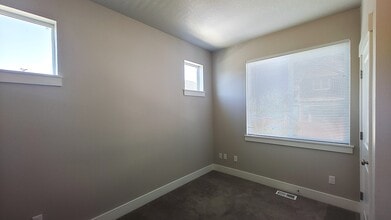 17542 SW Sunview Ln in Beaverton, OR - Foto de edificio - Building Photo