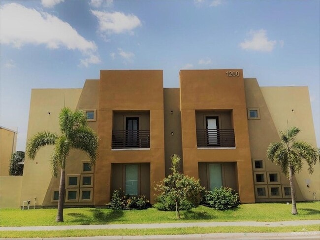 property at 1200 E Daffodil Ave