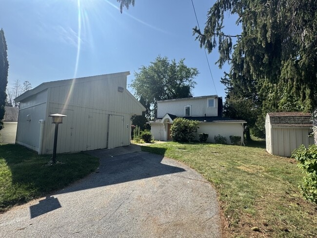 22 Bluff Rd in Rexford, NY - Foto de edificio - Building Photo