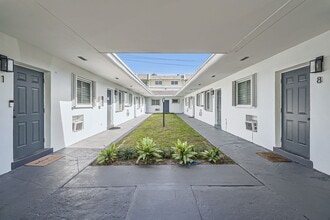 Parkview I & II in North Miami, FL - Building Photo - Building Photo