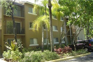 1089 Benoist Farms Rd in West Palm Beach, FL - Building Photo