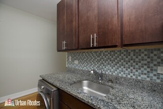 908 W George St, Unit M19G in Chicago, IL - Building Photo - Building Photo