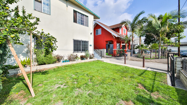 437 W 56th St in Los Angeles, CA - Building Photo - Building Photo