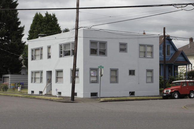 3905 SE 54th Ave in Portland, OR - Building Photo - Building Photo