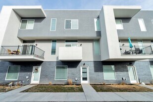 1678 S 225 E in Clearfield, UT - Building Photo