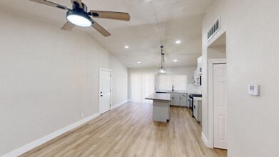 7323 Glen Arbor Dr in San Antonio, TX - Foto de edificio - Building Photo