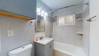 Sapphire Apartments in San Diego, CA - Foto de edificio - Building Photo