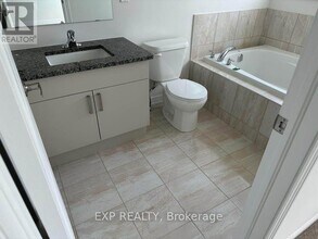 73 Air Dancer Cres in Oshawa, ON - Building Photo - Building Photo