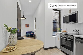 Private bedroom in 3 bed/3 bath Home in Queens, NY - Building Photo - Building Photo