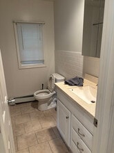 27 Oak St in Lake Grove, NY - Building Photo - Building Photo