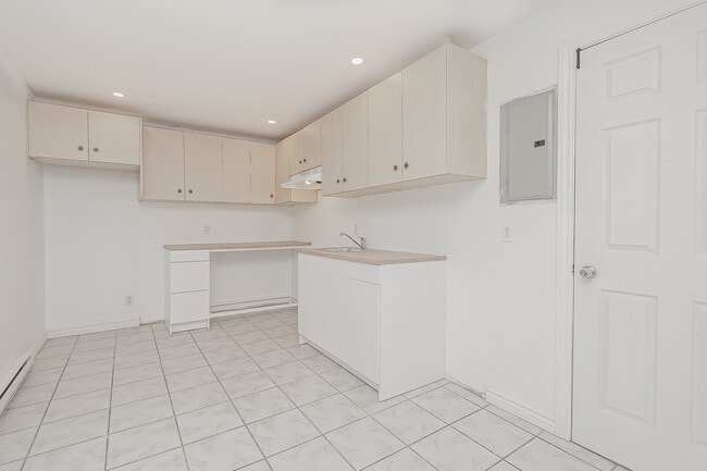 property at 5651 Boul Henri-Bourassa E