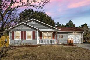 206 Cinnamon Dr in Hubert, NC - Building Photo