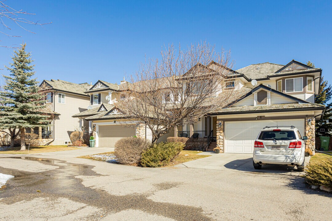 Rocky Ridge Chateaus in Calgary, AB - Building Photo