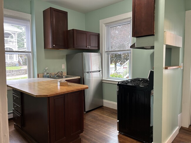 27 Jay St in New London, CT - Building Photo - Building Photo