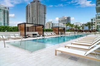 201 S Federal Hwy in Fort Lauderdale, FL - Foto de edificio - Building Photo