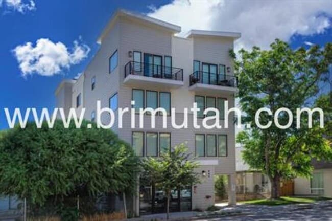 property at 945 S Washington St