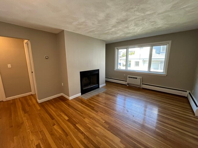 38 Evergreen St, Unit 3