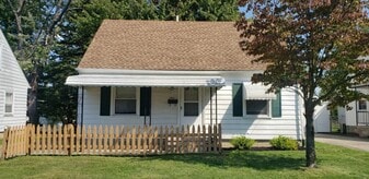 153 S Roanoke Ave in Youngstown, OH - Building Photo